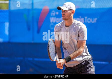 Colin Sinclair von den Nördlichen Marianen in Aktion während des Viertelfinals des ITF M25 Canberra Claycourt International #1 Turniers 2023 Stockfoto