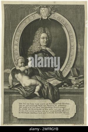 Porträt von Gerard van Loon, Jacob Houbraken, nach Frans van Mieris, 1723–1732 Druckbüste rechts von Gerard van Loon im Alter von 40 Jahren in einem Oval mit Grenzschrift und einer Waffe oben. Das Porträt ruht auf einem Sockel mit einer Kartusche mit einer sechszeiligen Verse in Niederländisch. Links auf dem Sockel neben dem Porträt ein Putto, der einen Vorhang offen hält, rechts ein Buch, eine Öllampe und Münzen. Amsterdamer Seidenstich Cupids: „Amores“, „Amoretti“, „Putti“ Stockfoto