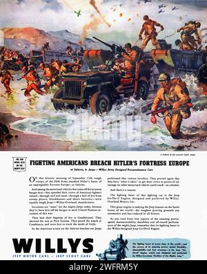 „FIGHTING AMERICANS BREAK HITLERS FESTUNG EUROPA“ Eine Vintage-Werbung für Willys Jeep-Autos während des Zweiten Weltkriegs. Das Bild ist ein Bild einer Kampfszene mit amerikanischen Soldaten, die mit Willys Jeep Autos auf deutsche Soldaten vorrücken. Der Hintergrund zeigt ein brennendes Dorf und eine bergige Landschaft. Der Text lautet: „Am historischen Morgen des 5. September 1943 brachen leicht bewaffnete amerikanische Truppen, die in Willys Jeep-Autos fuhren, Hitlers Festung Europa ein – ein Symbol seiner Unbesiegbarkeit. Es war eine gewagte, heldenhafte Leistung - und ein Wendepunkt im Krieg.“ Der Grafikstil des Gegenübers Stockfoto