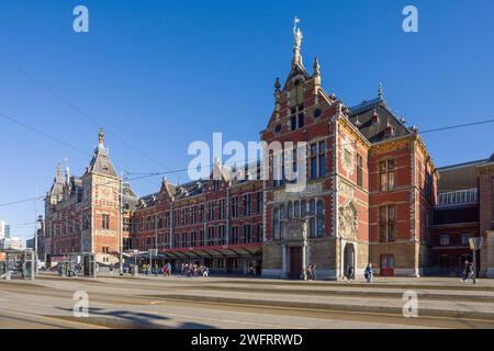 Hauptbahnhof Amsterdam, Nordholland, Niederlande. Stockfoto