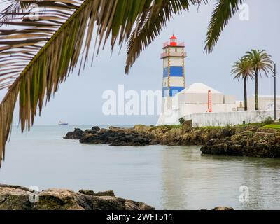 Der Blick auf den Santa Marta Lighthouse. Cascais, Bezirk Lissabon, Portugal Stockfoto