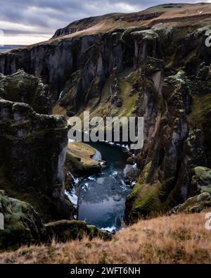 Wunderschöne Natur Fjadrargljufur Canyon im Süden Islands Stockfoto