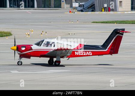 Private Piper PA-28RT-201 Arrow IV mit Vogelaugen-Lackierung zum Start in Lemberg Stockfoto