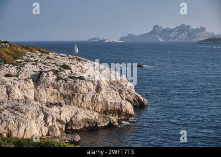 Marseille (Südostfrankreich): Küstenlandschaft entlang der „Calanques“ (felsige Buchten) *** örtlicher Bildunterschrift *** Stockfoto