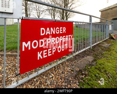 Das Gefahrengut des MOD hält das Schild am Hack Green Secret Bunker cheshire, der im Kalten Krieg als nukleare Schutzhütte benutzt wurde, Kommandoposten, jetzt ein Museum Stockfoto