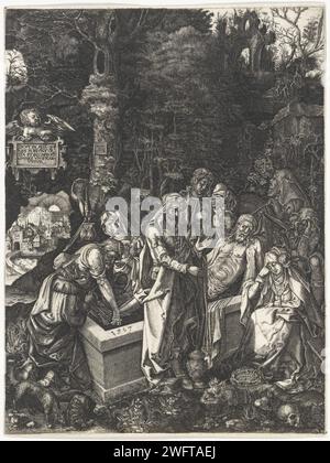 Graflegging van Christus, anonym, nach Albrecht Dürer, 1507–1578 Druck der Leichnam Christi wird von Nikodemus und Joseph von Arimatea unter einem Baum in einem Grab platziert. Die anderen Figuren um das Grab trauern. Die Dornenkrone befindet sich zu Marias Füßen. Ein Engel hält eine Kartusche mit lateinischem Text hoch. Nürnberger Papier mit Gravur Christi (evtl. von Engeln) Stockfoto