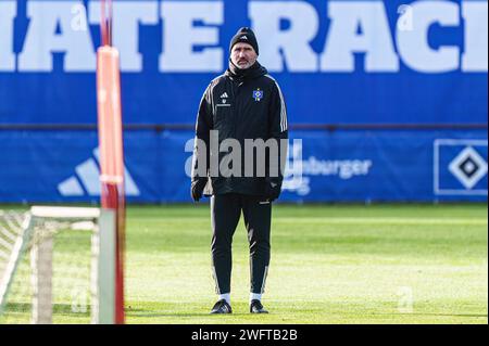 Hamburg GER, Training Hamburger SV, Fussball, 2. Bundesliga, Saison 2023/2024, 01.02.2024 Tim Walter Hamburger SV, Trainer GER, Training Hamburger SV, Fussball, 2. Bundesliga, Saison 2023/2024, 01.02.2024 *** Hamburg GER, Training Hamburger SV, Fußball, 2 Bundesliga, Saison 2023 2024, 01 02 2024 Tim Walter Hamburger SV, Trainer GER, Training Hamburger SV, Fußball, 2 Bundesliga, Saison 2023 2024, 01 02 2024 Copyright: xEibner-Pressefoto/MarcelxvonxFehrnx EP MFN Stockfoto