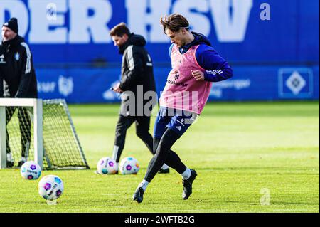 Hamburg GER, Training Hamburger SV, Fussball, 2. Bundesliga, Saison 2023/2024, 01.02.2024 Noah Katterbach Hamburger SV, 33 GER, Training Hamburger SV, Fussball, 2. Bundesliga, Saison 2023/2024, 01.02.2024 *** Hamburg GER, Training Hamburger SV, Fußball, 2 Bundesliga, Saison 2023 2024, 01 02 2024 Noah Katterbach Hamburger SV, 33 GER, Training Hamburger SV, Fußball, 2 Bundesliga, Saison 2023 2024, 01 02 2024 Copyright: xEibner-Pressefoto/MarcelxvonxFehrnx EP MFN Stockfoto