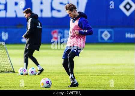 Hamburg GER, Training Hamburger SV, Fussball, 2. Bundesliga, Saison 2023/2024, 01.02.2024 Noah Katterbach Hamburger SV, 33 GER, Training Hamburger SV, Fussball, 2. Bundesliga, Saison 2023/2024, 01.02.2024 *** Hamburg GER, Training Hamburger SV, Fußball, 2 Bundesliga, Saison 2023 2024, 01 02 2024 Noah Katterbach Hamburger SV, 33 GER, Training Hamburger SV, Fußball, 2 Bundesliga, Saison 2023 2024, 01 02 2024 Copyright: xEibner-Pressefoto/MarcelxvonxFehrnx EP MFN Stockfoto