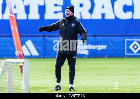 Hamburg GER, Training Hamburger SV, Fussball, 2. Bundesliga, Saison 2023/2024, 01.02.2024 Tim Walter Hamburger SV, Trainer GER, Training Hamburger SV, Fussball, 2. Bundesliga, Saison 2023/2024, 01.02.2024 *** Hamburg GER, Training Hamburger SV, Fußball, 2 Bundesliga, Saison 2023 2024, 01 02 2024 Tim Walter Hamburger SV, Trainer GER, Training Hamburger SV, Fußball, 2 Bundesliga, Saison 2023 2024, 01 02 2024 Copyright: xEibner-Pressefoto/MarcelxvonxFehrnx EP MFN Stockfoto