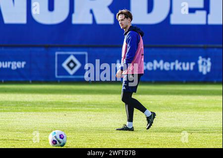 Hamburg GER, Training Hamburger SV, Fussball, 2. Bundesliga, Saison 2023/2024, 01.02.2024 Noah Katterbach Hamburger SV, 33 GER, Training Hamburger SV, Fussball, 2. Bundesliga, Saison 2023/2024, 01.02.2024 *** Hamburg GER, Training Hamburger SV, Fußball, 2 Bundesliga, Saison 2023 2024, 01 02 2024 Noah Katterbach Hamburger SV, 33 GER, Training Hamburger SV, Fußball, 2 Bundesliga, Saison 2023 2024, 01 02 2024 Copyright: xEibner-Pressefoto/MarcelxvonxFehrnx EP MFN Stockfoto