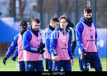 Hamburg GER, Training Hamburger SV, Fussball, 2. Bundesliga, Saison 2023/2024, 01.02.2024 V.l. n.r. Jean-Luc Dompe Hamburger SV, 27, Lukasz Poreba Hamburger SV, 06, Laszlo Benes Hamburger SV, 08, Noah Katterbach Hamburger SV, 33, Dennis Hadzikadunic Hamburger SV, 05 GER, Training Hamburger SV, Fussball, 2. Bundesliga, Saison 2023/2024, 01.02.2024 *** Hamburg GER, Training Hamburger SV, Fußball, 2 Bundesliga, Saison 2023 2024, 01 02 2024 V l n r Jean Luc Dompe Hamburger SV, 27 , Lukasz Poreba Hamburger SV, 06 , Laszlo Benes Hamburger SV, 08 , Noah Katterbach Hamburger SV, 33 , Dennis Hadzika Stockfoto