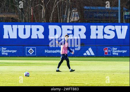 Hamburg GER, Training Hamburger SV, Fussball, 2. Bundesliga, Saison 2023/2024, 01.02.2024 Noah Katterbach Hamburger SV, 33, im Hintergrund Schriftzug NUR DER HSV GER, Training Hamburger SV, Fussball, 2. Bundesliga, Saison 2023/2024, 01.02.2024 *** Hamburg GER, Training Hamburger SV, Fußball, 2 Bundesliga, Saison 2023 2024, 01 02 2024 Noah Katterbach Hamburger SV, 33 , im Hintergrund Schriftzug NUR DER HSV GER, Training Hamburger SV, Fußball, 2 Bundesliga, Saison 2023 2024, 01 02 2024 Copyright: xEibner-Pressefoto/MarcelxvonxFehrnx EP MFN Stockfoto