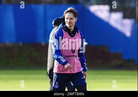 Hamburg GER, Training Hamburger SV, Fussball, 2. Bundesliga, Saison 2023/2024, 01.02.2024 Noah Katterbach Hamburger SV, 33 GER, Training Hamburger SV, Fussball, 2. Bundesliga, Saison 2023/2024, 01.02.2024 *** Hamburg GER, Training Hamburger SV, Fußball, 2 Bundesliga, Saison 2023 2024, 01 02 2024 Noah Katterbach Hamburger SV, 33 GER, Training Hamburger SV, Fußball, 2 Bundesliga, Saison 2023 2024, 01 02 2024 Copyright: xEibner-Pressefoto/MarcelxvonxFehrnx EP MFN Stockfoto