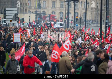 Bordeaux, Frankreich. Februar 2024. © PHOTOPQR/SUD OUEST/Laurent Theillet ; Bordeaux ; 01/02/2024 ; Manifestation enseignants, Grève du 1er février dans les écoles : la Manifestation à Bordeaux. Bordeaux le 1er février 2024. Foto Laurent Theillet/Sud Ouest Credit: MAXPPP/Alamy Live News Stockfoto