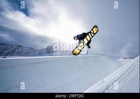 Half Pipe Snowboarden am Kitzsteinhorn Österreich Stockfoto
