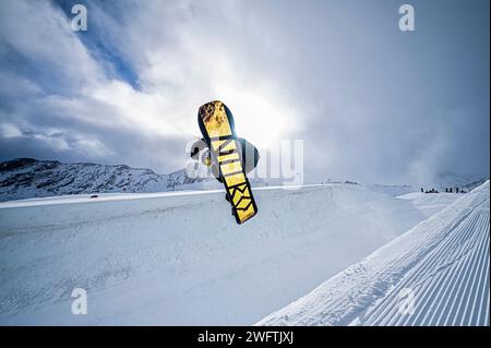 Half Pipe Snowboarden am Kitzsteinhorn Österreich Stockfoto