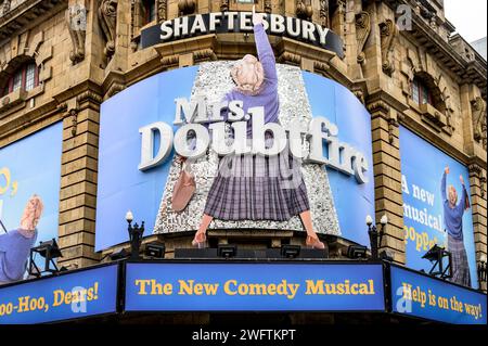 London, Großbritannien. Mrs. Doubtfire, das Musical, im Shaftesbury Theatre, Shaftesbury Avenue, Januar 2024 Stockfoto