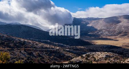 Nida-Plateau mit dem Berg Ida, dem höchsten Berg Kretas, Psiloritis-Gebirge Stockfoto