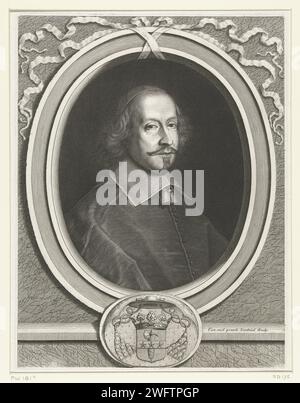 Porträt von Jules Mazarin, Robert Nanteuil, nach Peter van Mol, 1656–1659 Druck Porträt des Kardinals Jules Mazarin, rechts, in einem ovalen Rahmen mit einem Band oben und einem Wappen unten. Frankreich Papiergravur Stockfoto