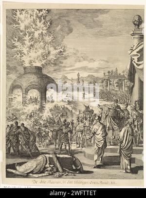 Nebukadnezar erstaunt über die Anwesenheit von drei jungen Menschen im feurigen Ofen, Jan Luyken, 1708 Druck Amsterdamer Papier zu seiner Erstaunung ätzend sieht König Nebukadnezar vier Männer (einer von ihnen normalerweise als Engel dargestellt) im Ofen; der König befiehlt ihnen, hervorzutreten Stockfoto