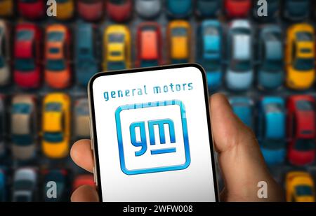 Das Logo des Autoherstellers GM General Motors wird auf dem Smartphone angezeigt Stockfoto