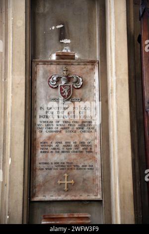 St Luke’s Church Interior Pink Marble Memorial to World war 1 Soldat Second Lieutenant Patrick Walworth Gray starb 1917 Sydney Street Chelsea London E Stockfoto