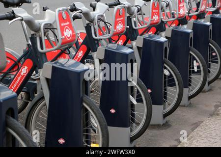 Santander Cycles Public Fahrradverleih Docking Station Sydney Street Chelsea London England Stockfoto