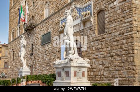 Statuen von David, Herkules und Perseus stehen am Eingang des Palazzo Vecchio in Florenz, Italien Stockfoto