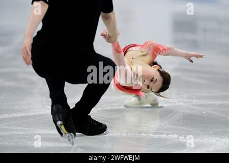 Yuchen WANG & Lei ZHU (CHN), während des Pairs Short Program, bei der ISU Four Continents Eiskunstlauf-Meisterschaft 2024, im SPD Bank Oriental Sports Center, am 1. Februar 2024 in Shanghai, China. Quelle: Raniero Corbelletti/AFLO/Alamy Live News Stockfoto