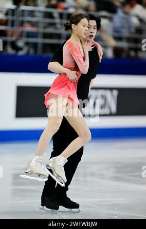 Yuchen WANG & Lei ZHU (CHN), während des Pairs Short Program, bei der ISU Four Continents Eiskunstlauf-Meisterschaft 2024, im SPD Bank Oriental Sports Center, am 1. Februar 2024 in Shanghai, China. Quelle: Raniero Corbelletti/AFLO/Alamy Live News Stockfoto