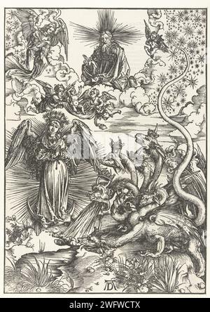 Die apokalyptische Frau und der siebenköpfige Drache Albrecht Dürer, 1511 drucken Eine geflügelte Frau, umgeben von einem Jet-Kranz, auf einer Halbmond stehend und mit einer Sternkrone auf dem Kopf, wird von einem siebenköpfigen Drachen bedroht. Engel bringen ihr Baby sicher zu Gott im Himmel. Eine Spalte lateinischer Bibeltext in gotischer Schrift über Versozijde. Nürnberger Buchdruck eine schwangere Frau, bekleidet mit der Sonne und auf dem Mond stehend, erscheint; sie wird von einem roten Drachen mit langem Schwanz und sieben Köpfen bedroht Stockfoto