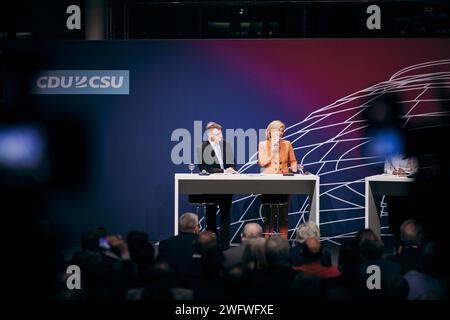 Julia Kloeckner, Bundesschatzmeisterin der CDU und Stefan Kooths, deutscher Ökonom, aufgenommen im Rahmen der Veranstaltung - Wir hoeren zu Gipfel der CDU/CSU-Fraktion I Wirtschaftswende für Deutschland im Deutschen Bundestag in Berlin, 01.02.2024. Berlin Deutschland *** Julia Kloeckner, Bundesschatzmeisterin der CDU, und Stefan Kooths, deutscher Ökonom, nahmen bei der Veranstaltung Wir hoeren zu Gipfel der CDU CSU Fraktion I Wirtschaftswende für Deutschland im Deutschen Bundestag in Berlin, 01 02 2024 Berlin Deutschland Copyright: XFelixZahnx Stockfoto