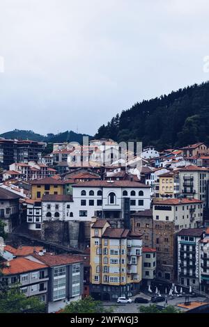Panoramablick auf die Stadt Mutriku im Baskenland in Spanien am 22. Juni 2021 Stockfoto