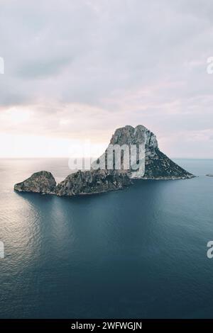 Die Insel es Vedra befindet sich am 15. Februar 2023 auf Ibiza in Spanien Stockfoto