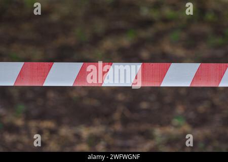 Warnband Über Parkweg Stockfoto