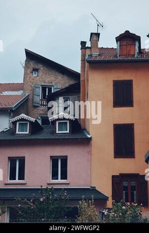 Häuser in der Stadt Aix les Thermes in Frankreich am 4. September 2019 Stockfoto