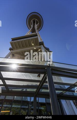 SEATTLE, WA - 28. JULI 2017: Die legendäre Space Needle von Seattle wurde für die Weltausstellung 1962 gebaut und ist eines der bekanntesten Wahrzeichen der Welt Stockfoto