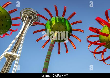 SEATTLE, WA - 28. JULI 2017: Die legendäre Space Needle von Seattle wurde für die Weltausstellung 1962 gebaut und ist eines der bekanntesten Wahrzeichen der Welt Stockfoto