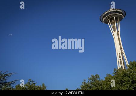 SEATTLE, WA - 28. JULI 2017: Die legendäre Space Needle von Seattle wurde für die Weltausstellung 1962 gebaut und ist eines der bekanntesten Wahrzeichen der Welt Stockfoto