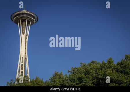 SEATTLE, WA - 28. JULI 2017: Die legendäre Space Needle von Seattle wurde für die Weltausstellung 1962 gebaut und ist eines der bekanntesten Wahrzeichen der Welt Stockfoto