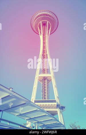 SEATTLE, WA - 28. JULI 2017: Die legendäre Space Needle von Seattle wurde für die Weltausstellung 1962 gebaut und ist eines der bekanntesten Wahrzeichen der Welt Stockfoto