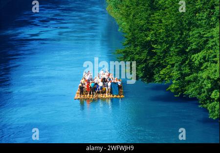 Holzfloß auf der Isar bei München, Bayern, Deutschland, Europa Stockfoto