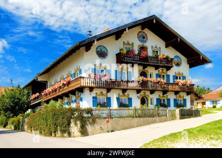 Großer Bauernhof in Schäftlarn, Oberbayern, Deutschland, Europa Stockfoto