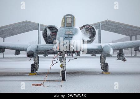 Am 12. Januar 2024 kam das Winterwetter im Südosten von Michigan an und schuf eine schneebedeckte Landschaft für Flugzeuge und Einrichtungen auf der Selfridge Air National Guard Base, mir. Unabhängig von der Temperatur ist der 127. Flügel immer einsatzbereit und arbeitet 24 Stunden am Tag, 365 Tage im Jahr, um den Staat und die Nation zu unterstützen. Stockfoto