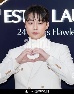 Seoul, Südkorea. Februar 2024. Der südkoreanische Schauspieler Wi Ha-joon nimmt am 1. Februar 2024 an einem Fotobesuch für den Estee Lauder Double Wear Square Pop-up Store im Seongsu Flagship Store in Seoul Teil. (Foto: Lee Young-HO/SIPA USA) Credit: SIPA USA/Alamy Live News Stockfoto