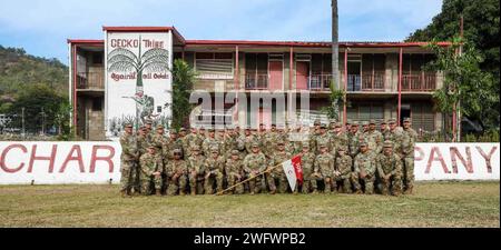 Mitglieder der Truppe C der Nationalgarde der Wisconsin Army, 1st Squadron, 105th Cavallry Regiment, nahmen am Tamiok Strike 2023 in Papua-Neuguinea Teil. Juli 31 bis August 11. Dieses Jahr war Tamiok Strike wirklich eine gemeinsame und partnerschaftliche Anstrengung, mit Mitgliedern der US-Armee, der Army Reserve, der Wisconsin Army National Guard, der US Navy, der US Marines, der New York Air National Guard, der Papua New Guinea Defence Force, und logistische Hilfe von der australischen Verteidigungsstreitkräfte, die alle zusammenkommen, um eine erfolgreiche und nützliche Übung zu gewährleisten. Foto des 8. Theater Support Command Stockfoto