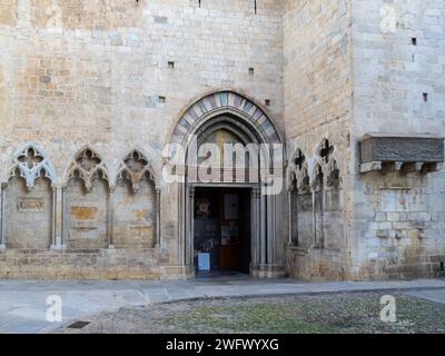 Stiftskirche Sant Feliu Fassadendetail, Girona Stockfoto