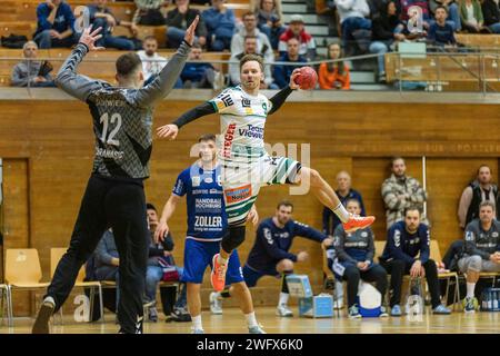 Testspiel, Spielzeit 2023/2024, 01.02.2024 , Andreas Flodman (FRISCH AUF! Goeppingen, #09) erzielt ein Tor gegen Filip Baranasic (SG BBM Bietigheim, #12) GER, SG BBM Bietigheim vs. FRISCH AUF! Goeppingen, Handball Maenner, Testspiel, Spielzeit 2023/2024, 01.02.2024 Foto: Eibner-Pressefoto/Oliver Schmidt Stockfoto