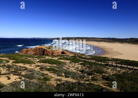 Blick auf den Bordeira Beach an der Westküste Portugals Stockfoto